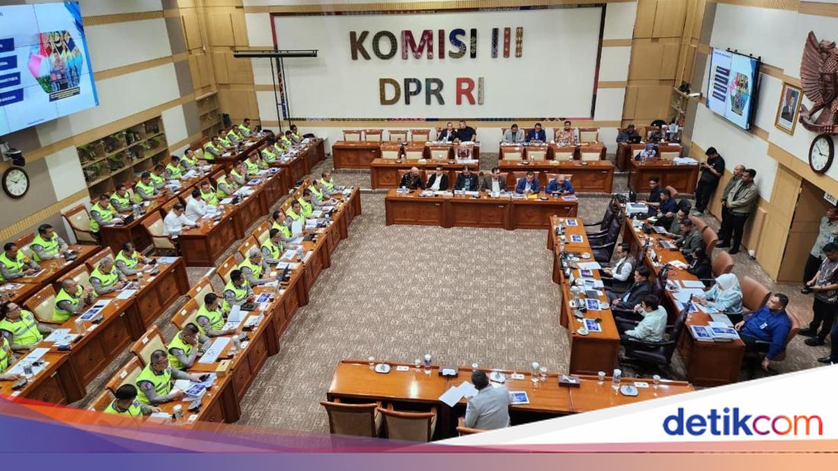 Komisi III Raker dengan Kakorlantas Polri dan Jajaran, Bahas Kesiapan Nataru