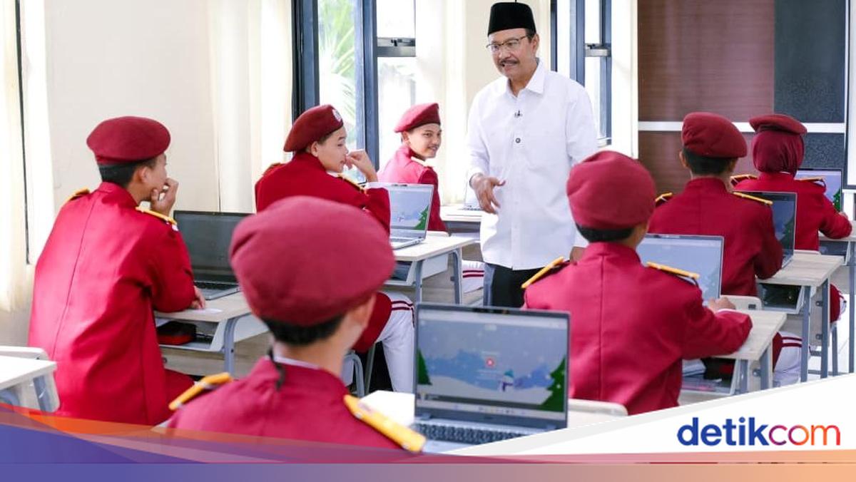 Gus Ipul Antusias Lihat Penampilan Bakat Siswa SRMA 14 Bandung Barat