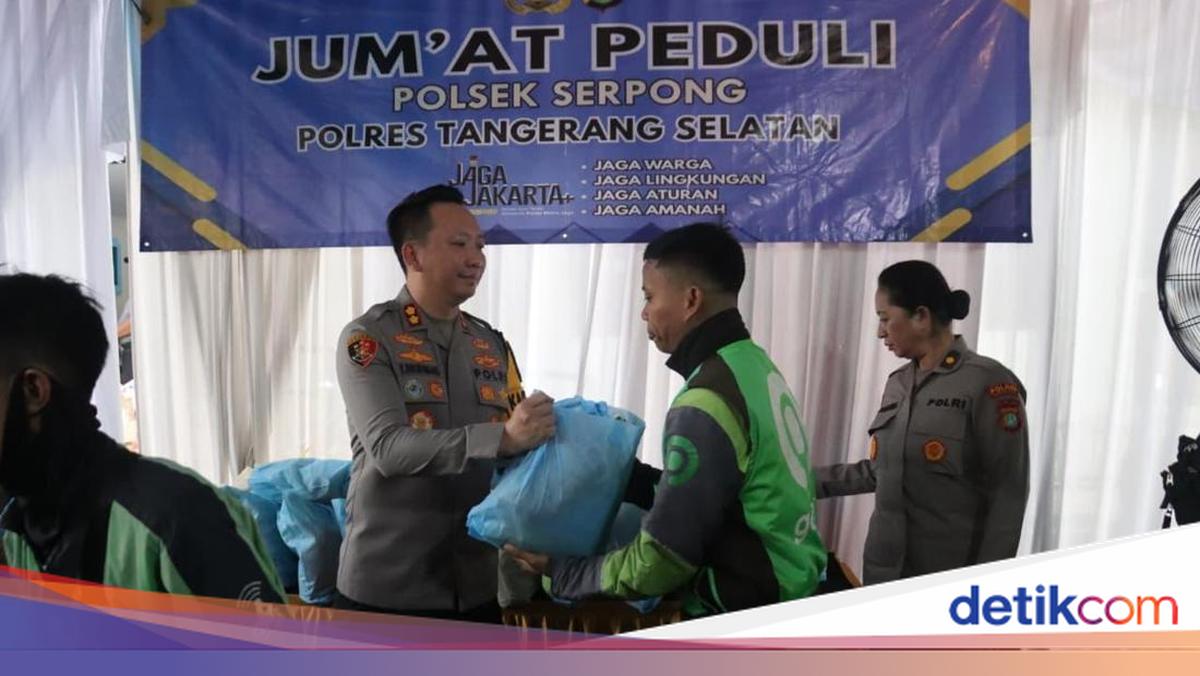 Polres Tangsel Berbagi dengan Komunitas Ojol Lewat 'Jumat Peduli'