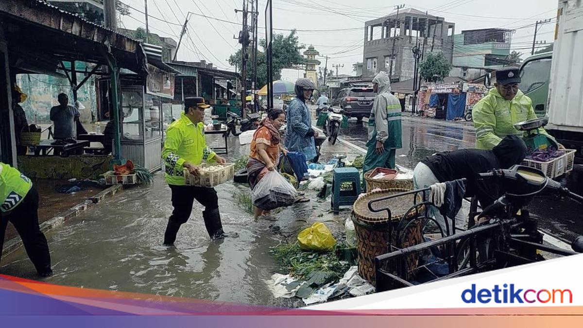 Polri Kerahkan Personel Tangani Banjir Sumut, Fokus Evakuasi-Cari Korban