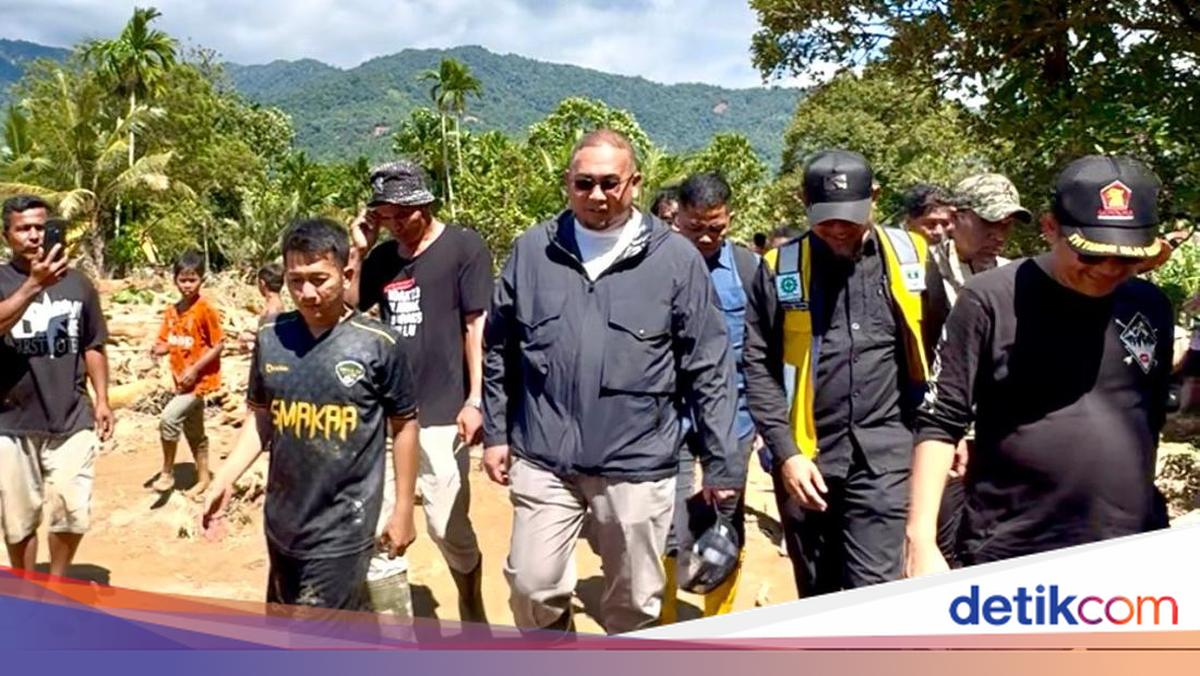 Andre Rosiade Bawa Alat Berat Pascabanjir Padang, Desak Pembalakan Liar Ditindak