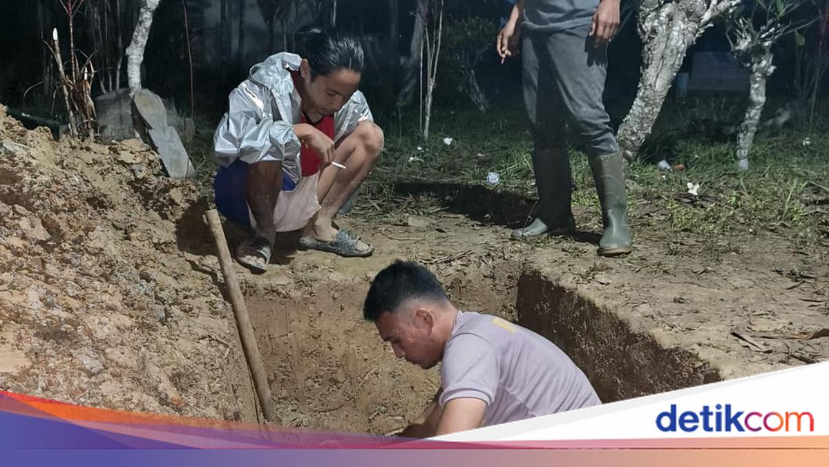Pengabdian Briptu Ram Bantu Warga sebagai Penggali Kubur di Keerom Papua