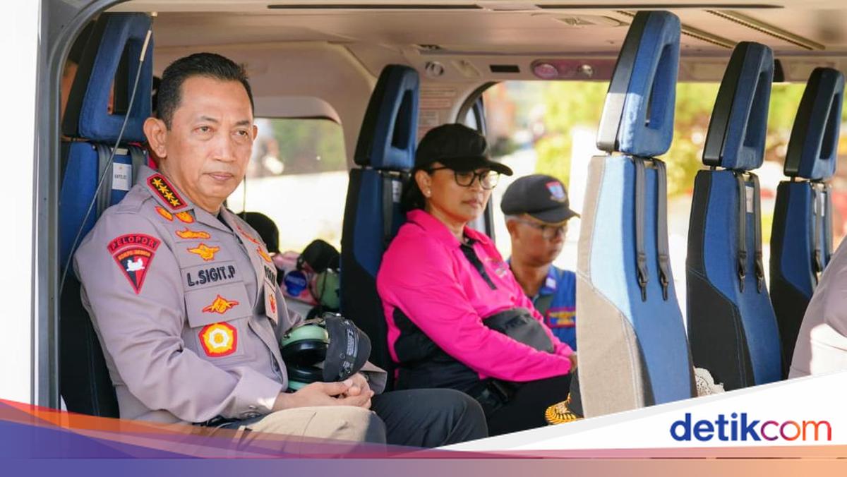 Kapolri Patroli Udara, Tinjau Area Terdampak Banjir di Tapanuli Tengah