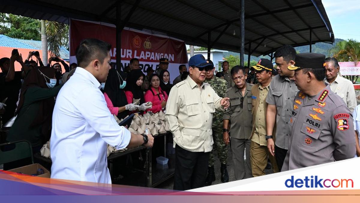 Kapolri Dampingi Presiden Cek Lokasi Pengungsian Korban Banjir di Tapanuli Tengah