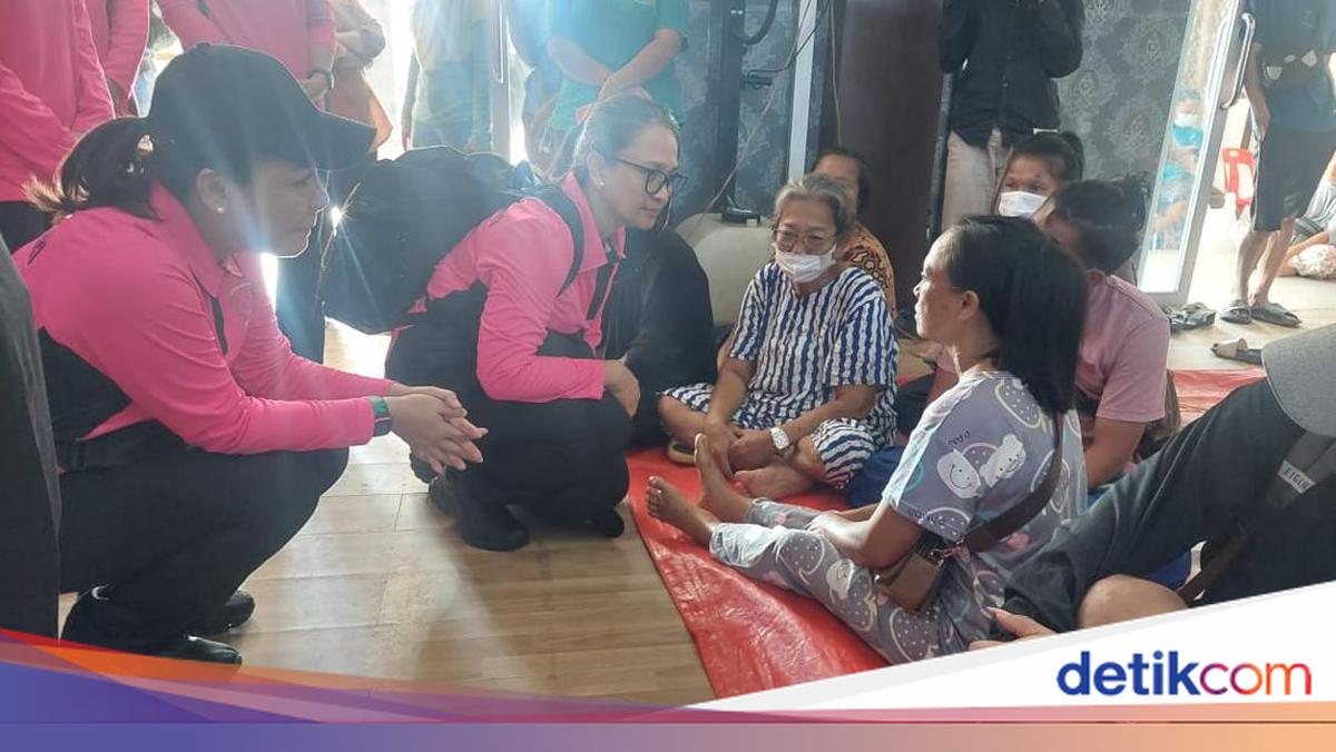 Ketum Bhayangkari Beri Bantuan hingga Hibur Anak-anak Korban Bencana di Tapanuli Tengah