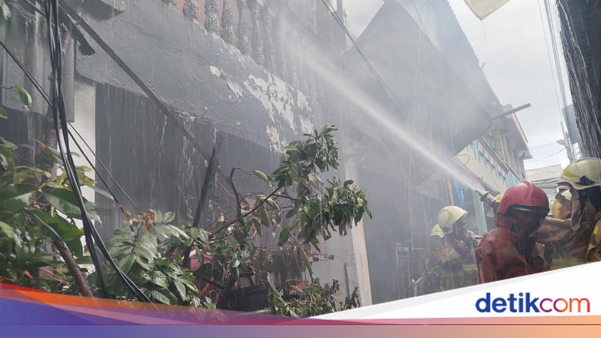 Kebakaran Rumah di Jelambar Jakbar, 1 Orang Tewas dan 3 Terluka