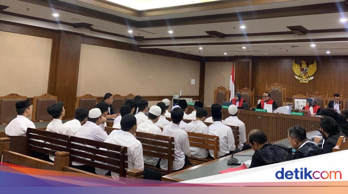 6 Terdakwa Kasus Kericuhan Akhir Agustus Minta Dilepaskan dari Dakwaan