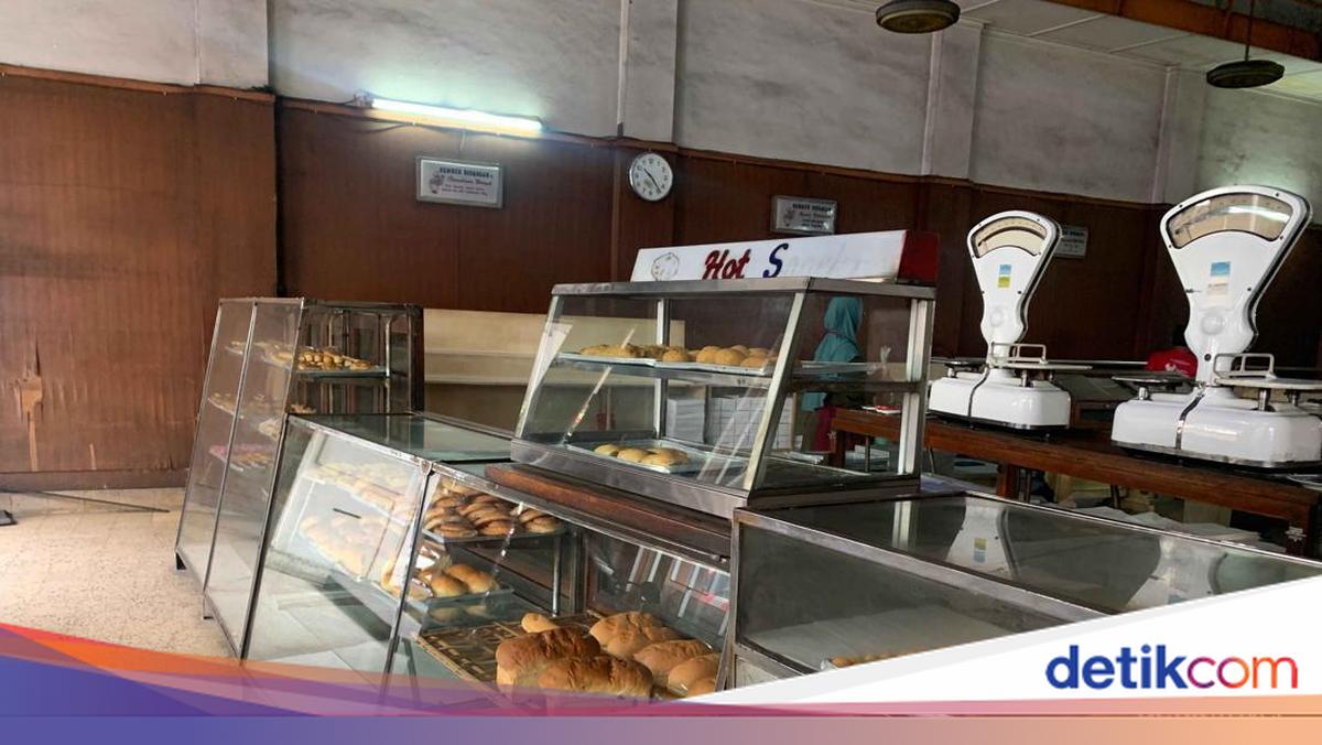 Mengunjungi Toko Roti Legend di Jalan Braga, Sudah Berdiri Sejak 1929
