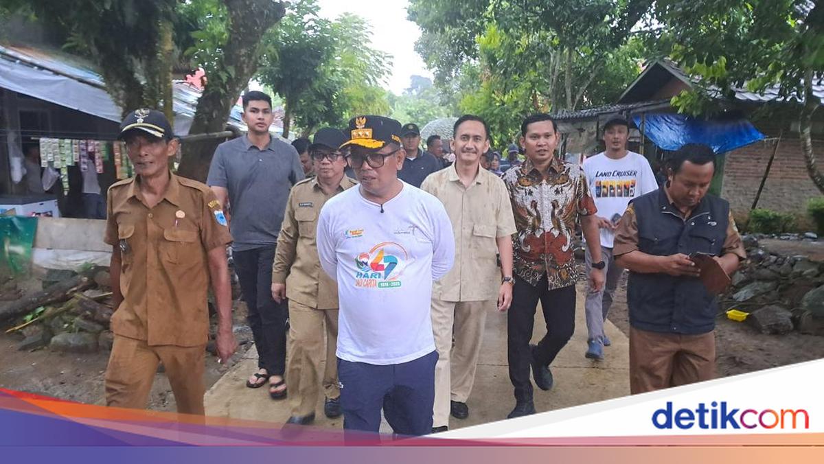 Andra Soni Tinjau Perbaikan Jalan Huntap hingga Kawasan Kumuh di Carita