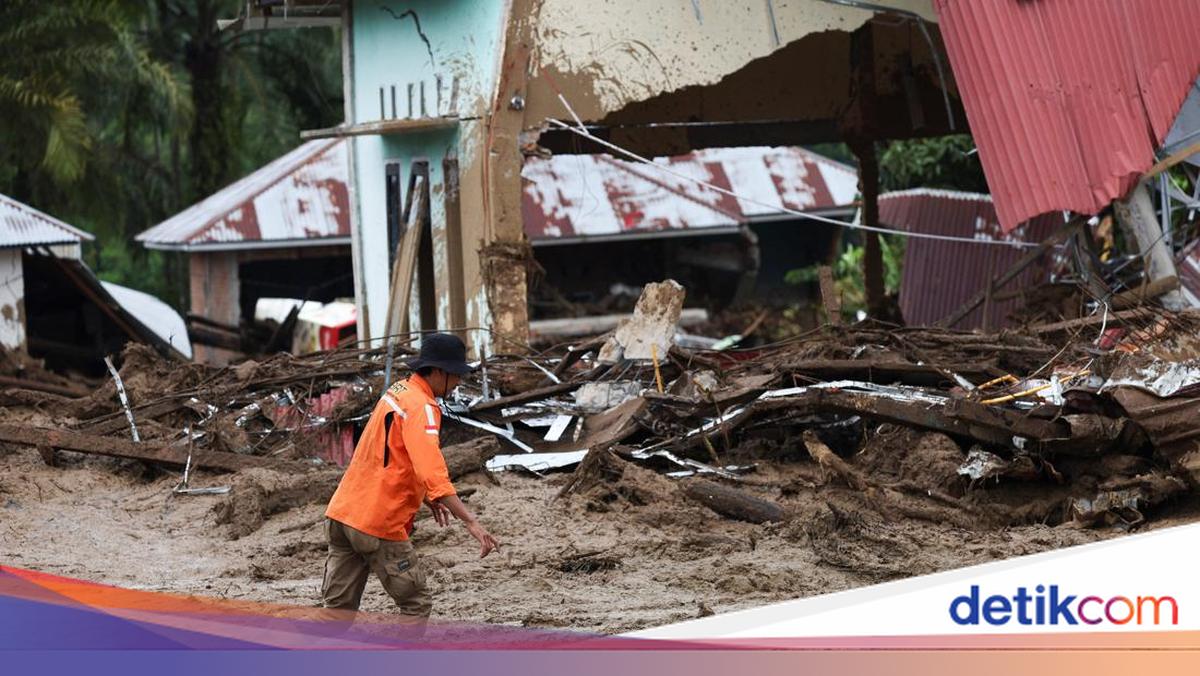 Kisah Heroik Fendi Gendong dan Selamatkan Warga dari Terjangan Galodo Agam
