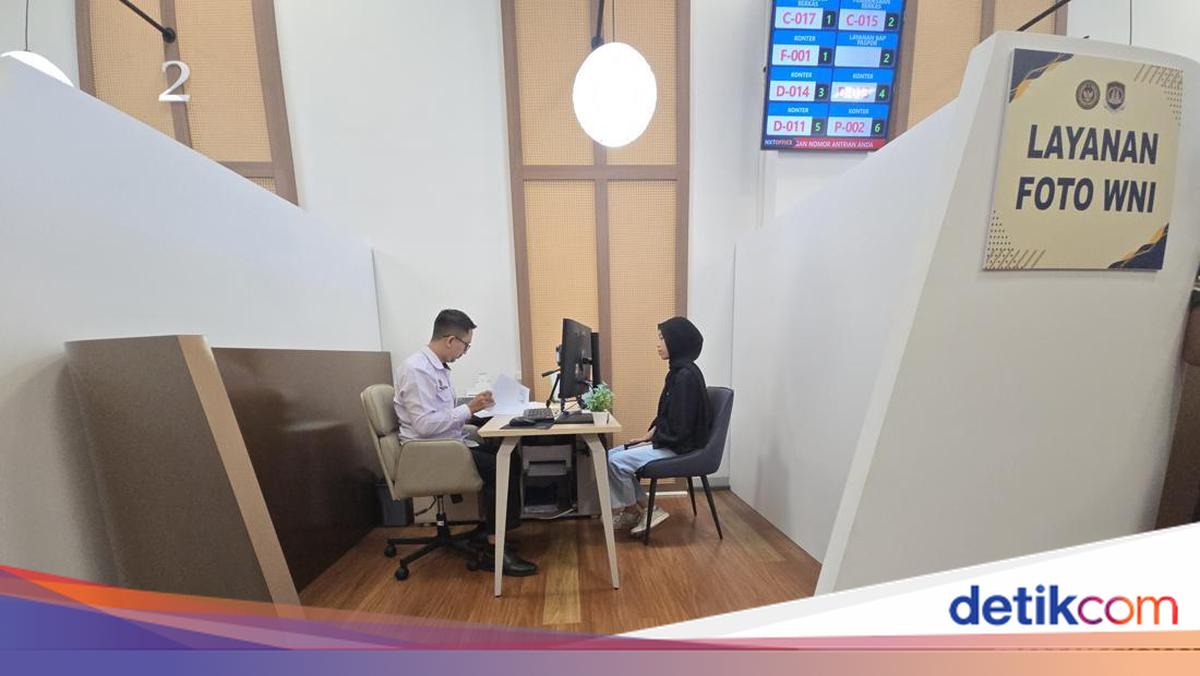 Amel dan Lia Antusias Coba Layanan Campus Immigration Point Undip di Semarang