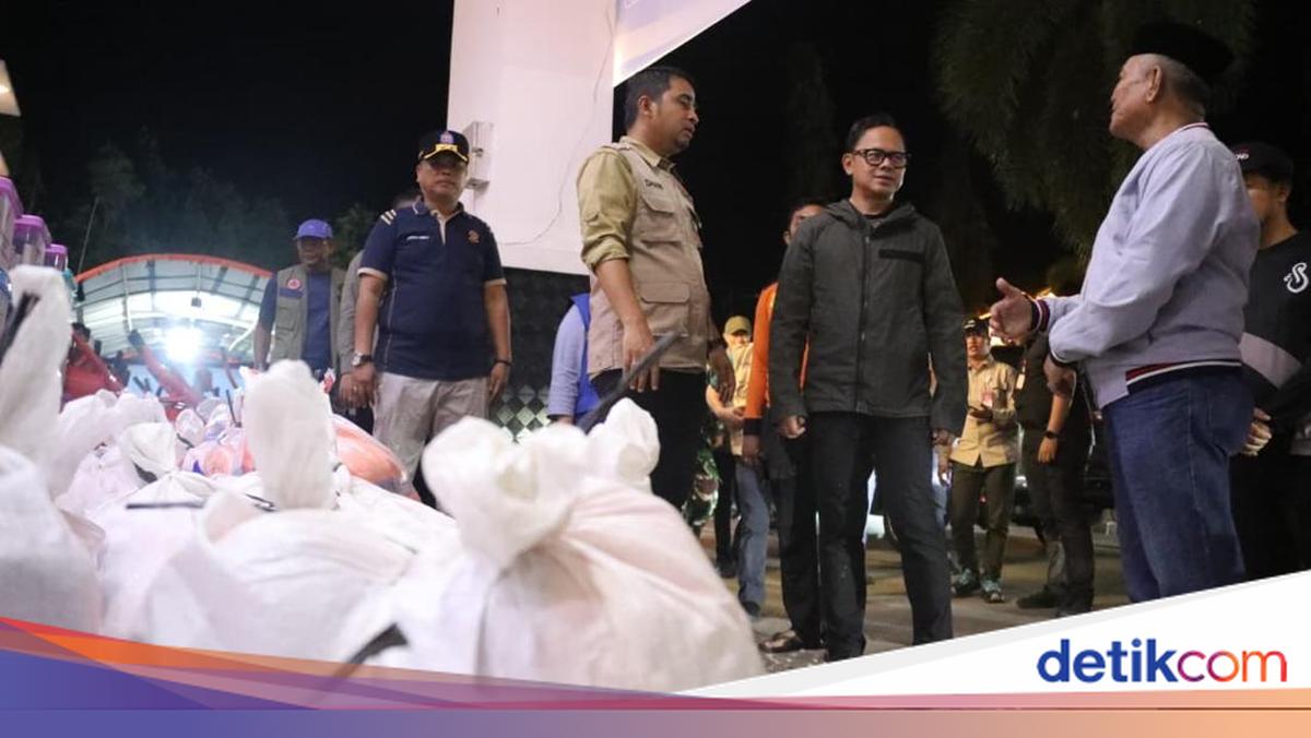 Wamendagri Tinjau Posko Bencana di Solok, Tekankan Komunikasi Efektif