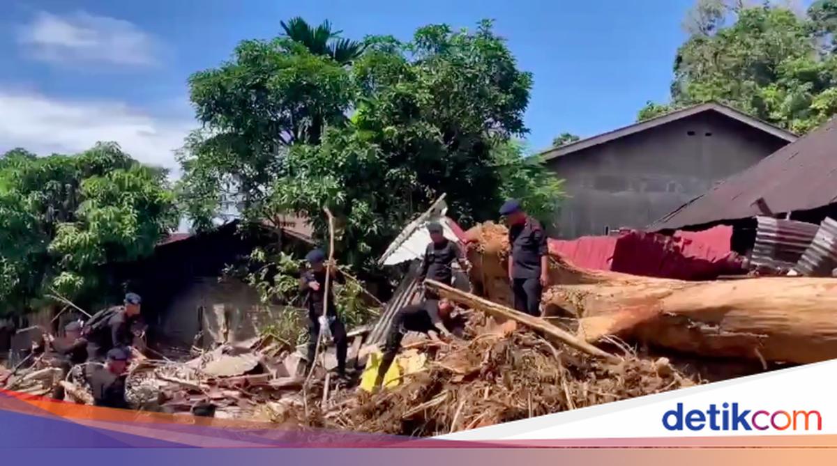 Anggota Brimob Evakuasi Jasad di Sibolga, Ternyata Ibu Rekan Sesama Polisi