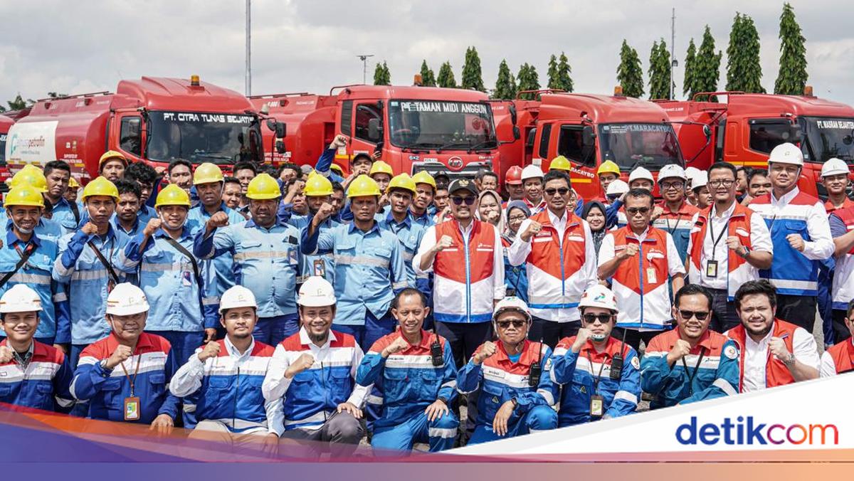 Pasok BBM di Sumatera, Pertamina Kerahkan Awak Mobil Tangki Lintas Pulau