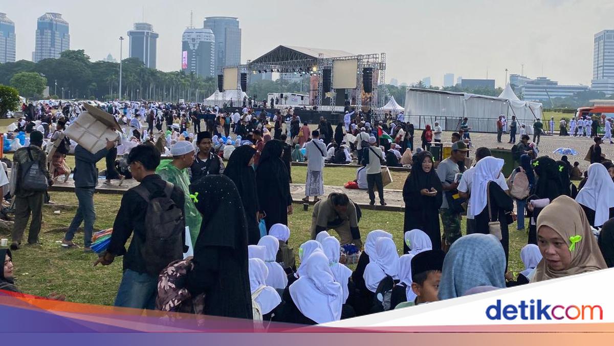 Massa Mulai Datangi Lokasi Reuni 212, Ada yang Bawa Bendera Palestina