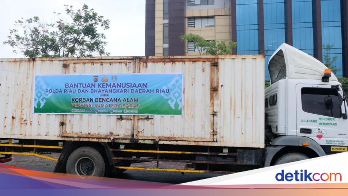 Polda Riau Kirim Kontainer ke Sumbar untuk Simpan Jasad Korban Bencana