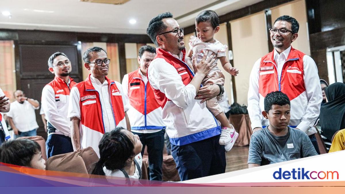 Dirut Pertamina Patra Niaga Tinjau Pekerja-Keluarga Terdampak Banjir Medan