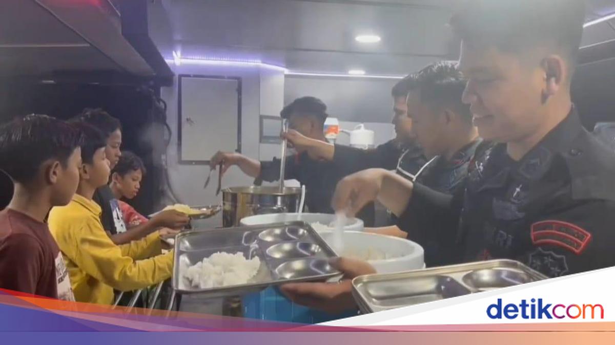 Dapur Lapangan Brimob Tembus Aceh Tamiang, Jamin Pasok Makanan Pengungsi
