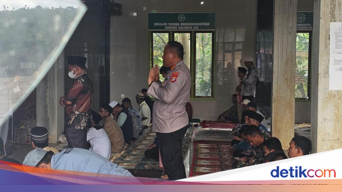 Potret Salat Jumat Pertama Pascabencana Galodo di Palembayan Agam