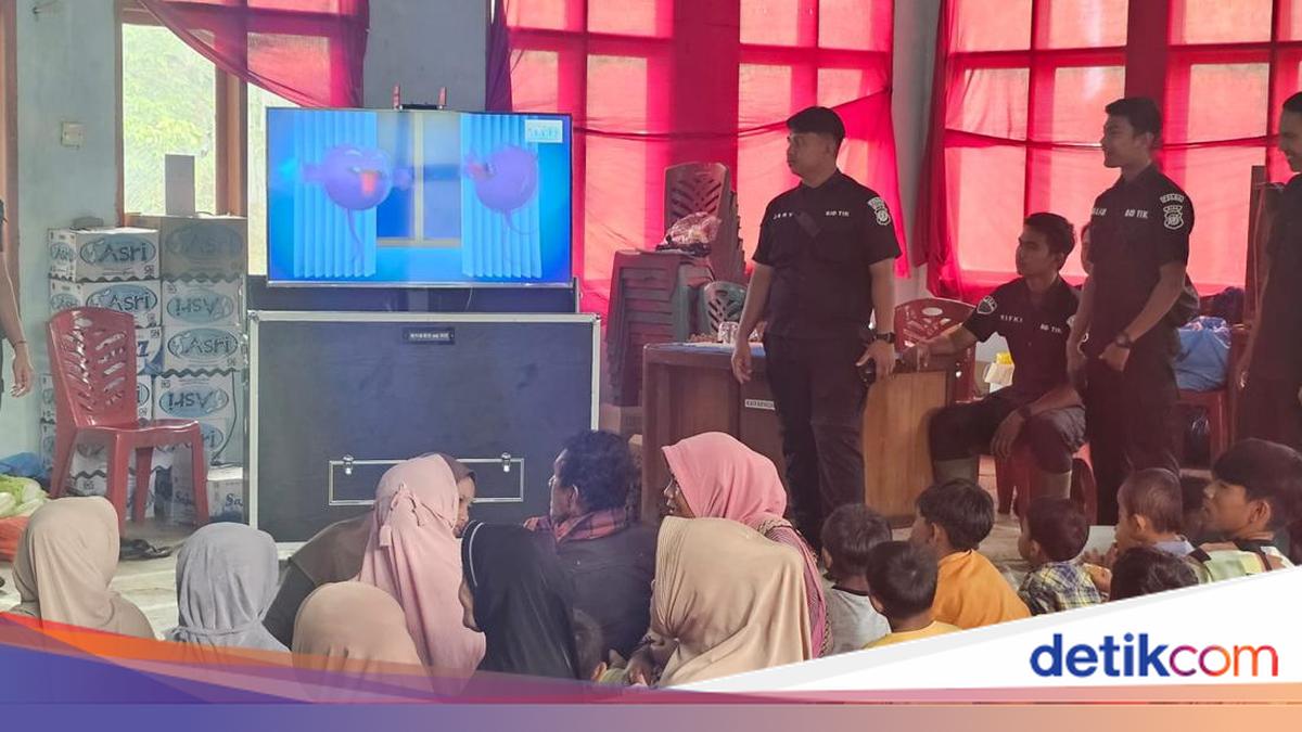 Layar Monitor yang Membawa Kebahagiaan Warga Terisolir Bencana Agam