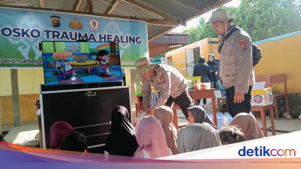 'Bioskop' Polda Riau Kembalikan Tawa Anak-anak Korban Bencana Agam
