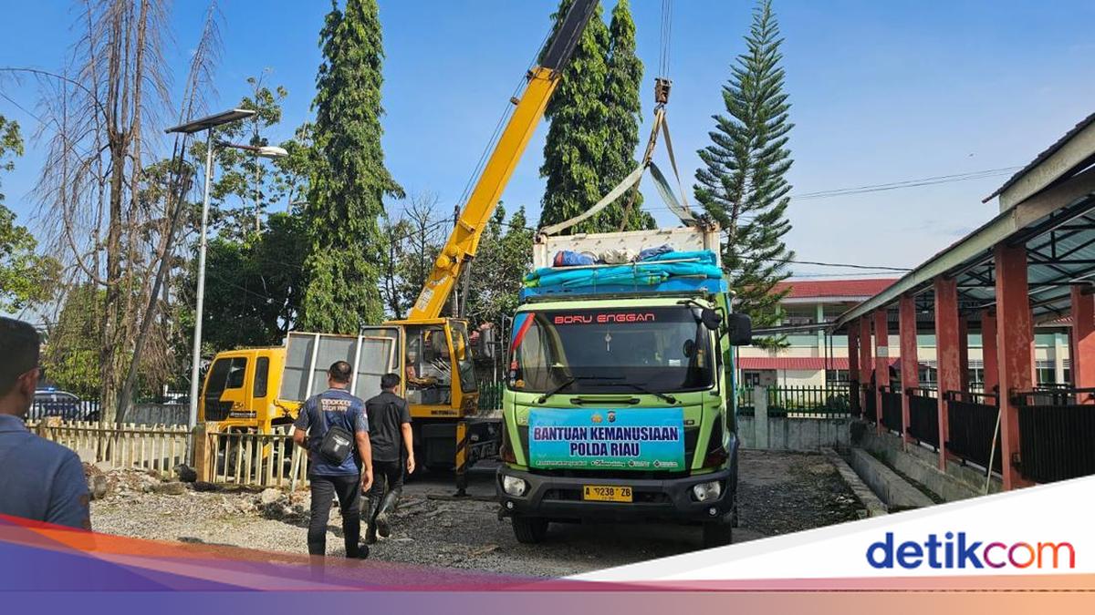 Peti Pendingin Jenazah Bantuan Polda Riau Tiba di RSUD Lubuk Basung Agam