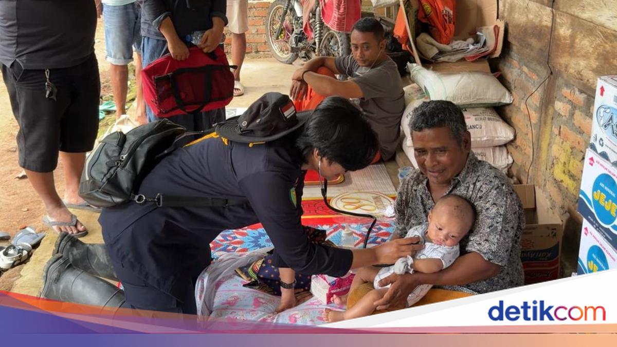 Cerita Haru Bayi di Agam Diselamatkan dari Lumpur Banjir Bandang