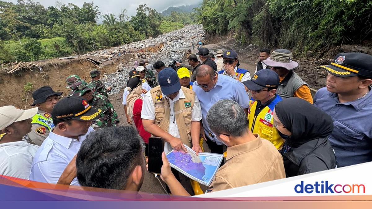 Andre Rosiade Cek Jembatan Putus di Agam Sumbar, Dorong Perbaikan Dikebut
