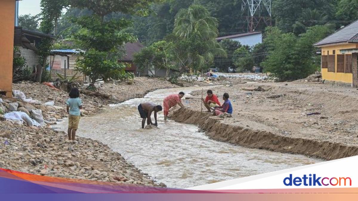 Sungai di Sibolga Alami Pendangkalan Usai Longsor, Berubah Jadi Bak Daratan