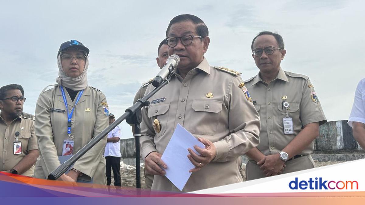 Tinjau Muara Baru Jakut, Pramono Minta Pembangunan Tanggul Raksasa Dilanjut