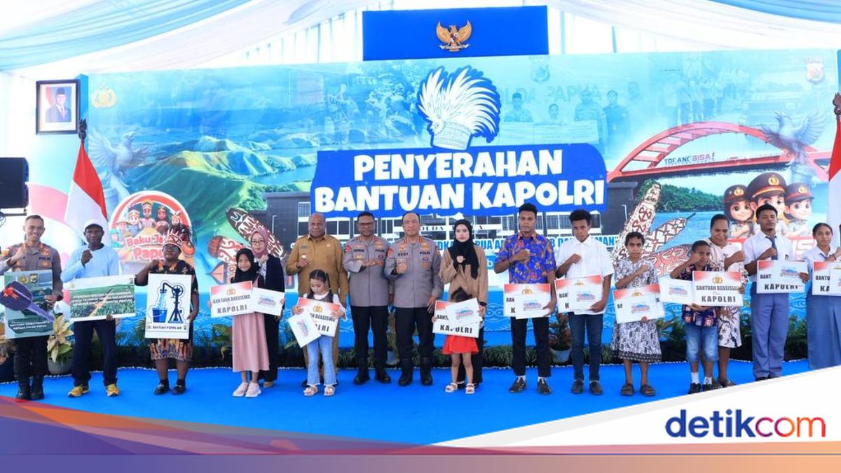 Polri Serahkan Bantuan Pendidikan untuk 10 Anak Korban KKB di Papua