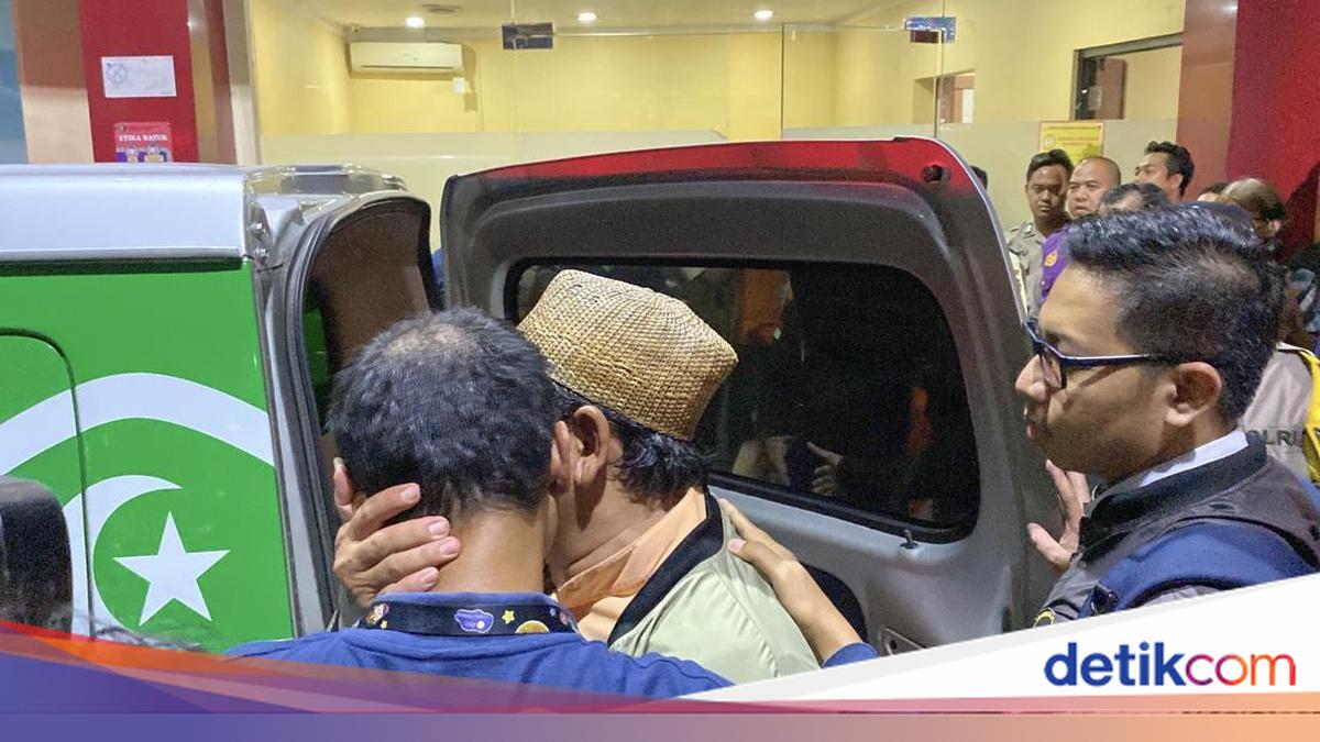 Isak Tangis Keluarga Selimuti Penyerahan Seluruh Korban Kebakaran Kantor Terra Drone