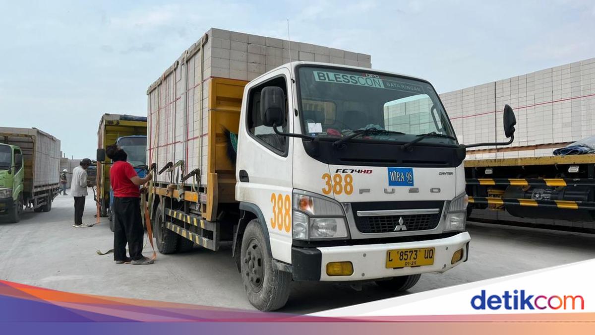 Alasan Pengusaha Bata di Lamongan Pilih Truk Fuso untuk Logistik