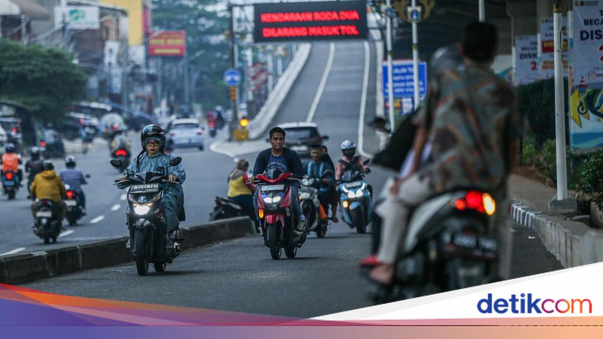 Mirisnya Wajah Lalu Lintas Indonesia: Lawan Arah, Ngerokok di Motor