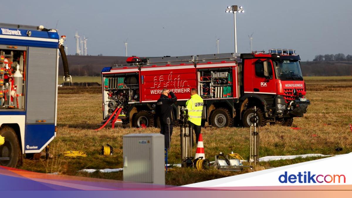 Gerak Cepat Damkar Tangani Kebocoran Pipa Minyak 200 Ribu Liter