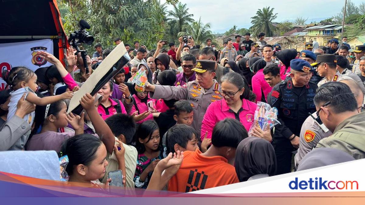 Kapolri Tinjau Pengungsian di Aceh Tamiang, Distribusikan Bantuan untuk Masyarakat