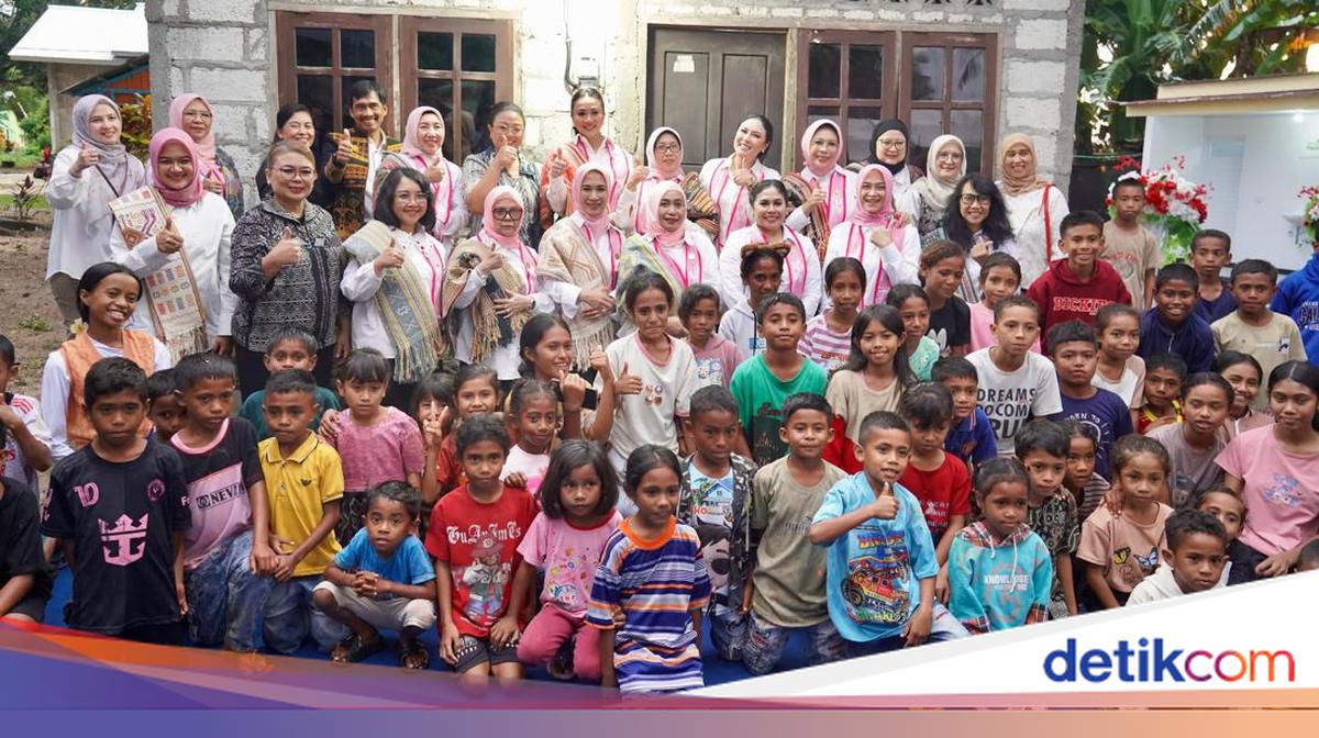 Kemenkop Latih 150 Mamak-mamak Perajin Tenun NTT untuk Berkoperasi