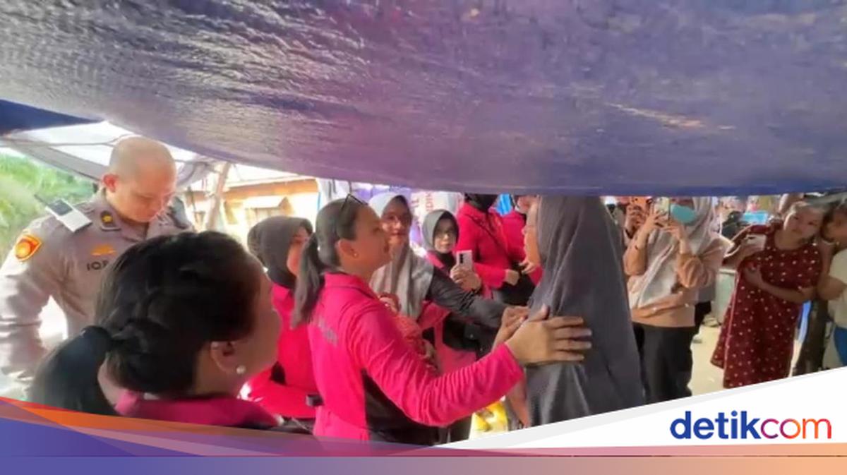 Ketum Bhayangkari Beri Bantuan di Pengungsian Aceh Tamiang, Hibur dan Kuatkan Korban