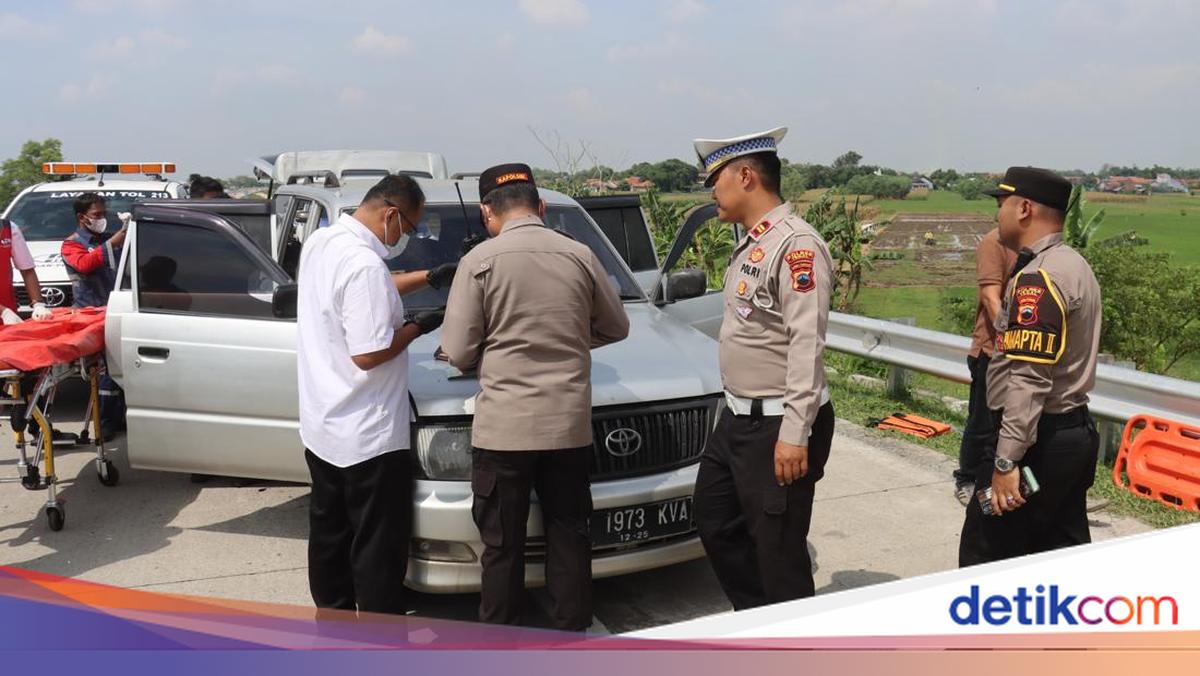 Sebelum Ditemukan Tewas, 4 Orang dalam Mobil di Tol Tegal Sempat Berhenti Lama