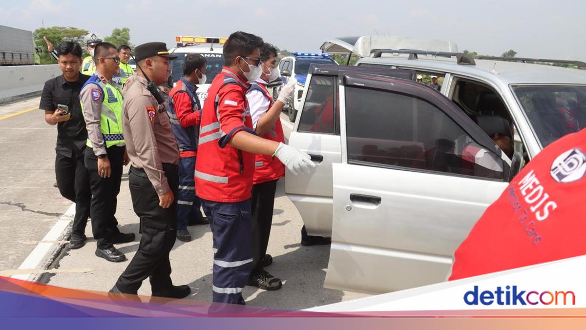 4 Orang Ditemukan Tewas dalam Mobil di Tol Tegal