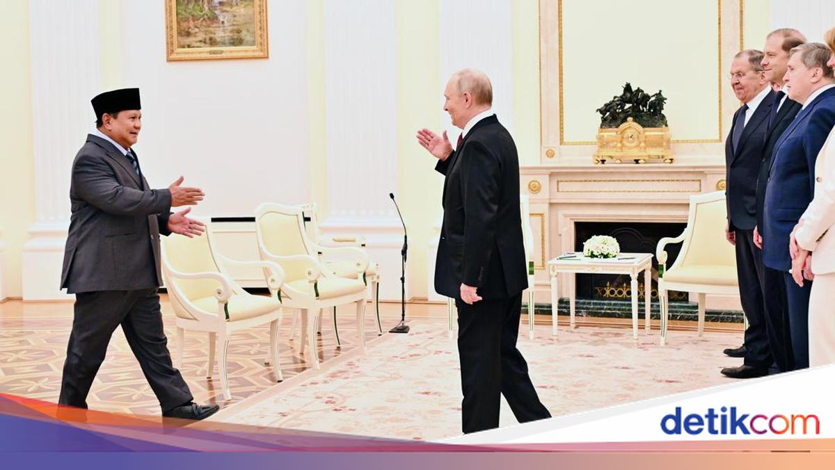 Momen Hangat Putin saat Sambut Prabowo: Kami Sangat Senang Bertemu Anda