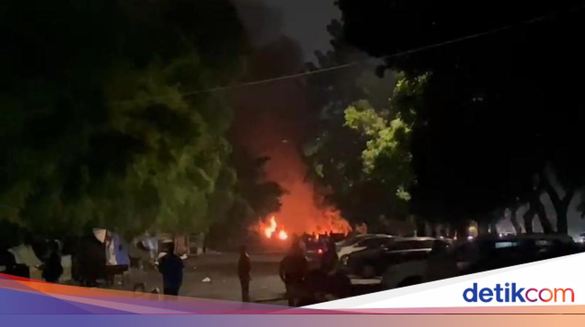 'Matel' Tewas Dikeroyok di Jaksel Berujung Bentrok, Warung-Motor Dibakar