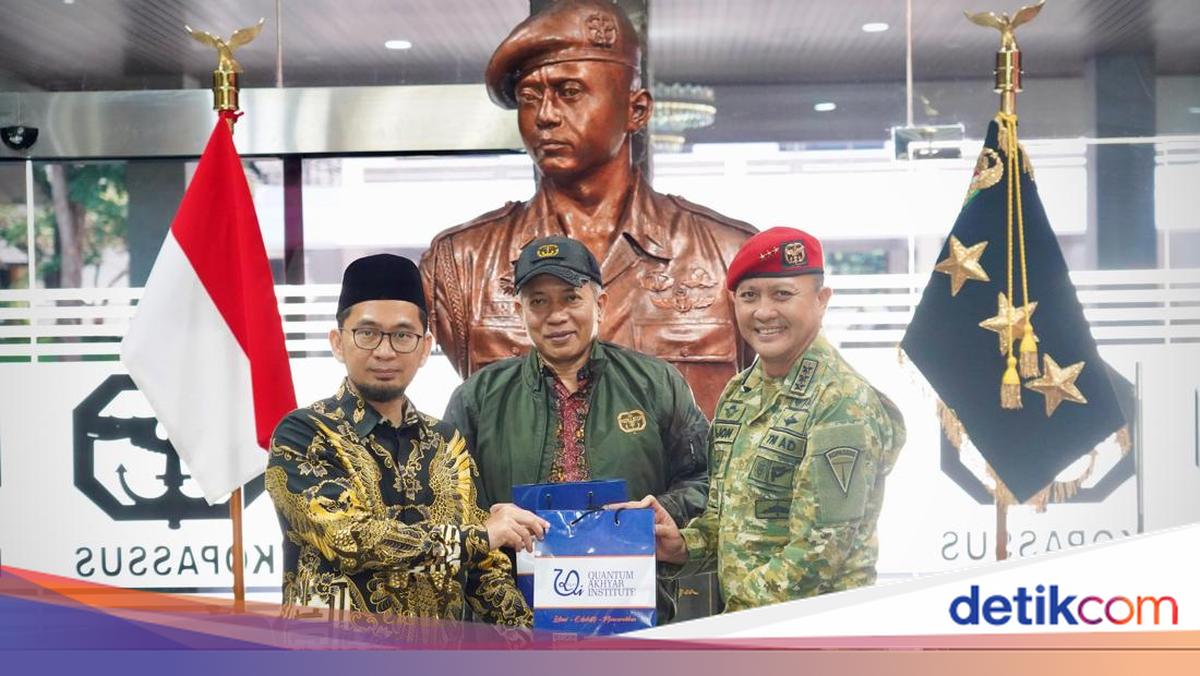 Menkop Dorong Kerja Sama Koperasi Baret Merah dengan KDKMP