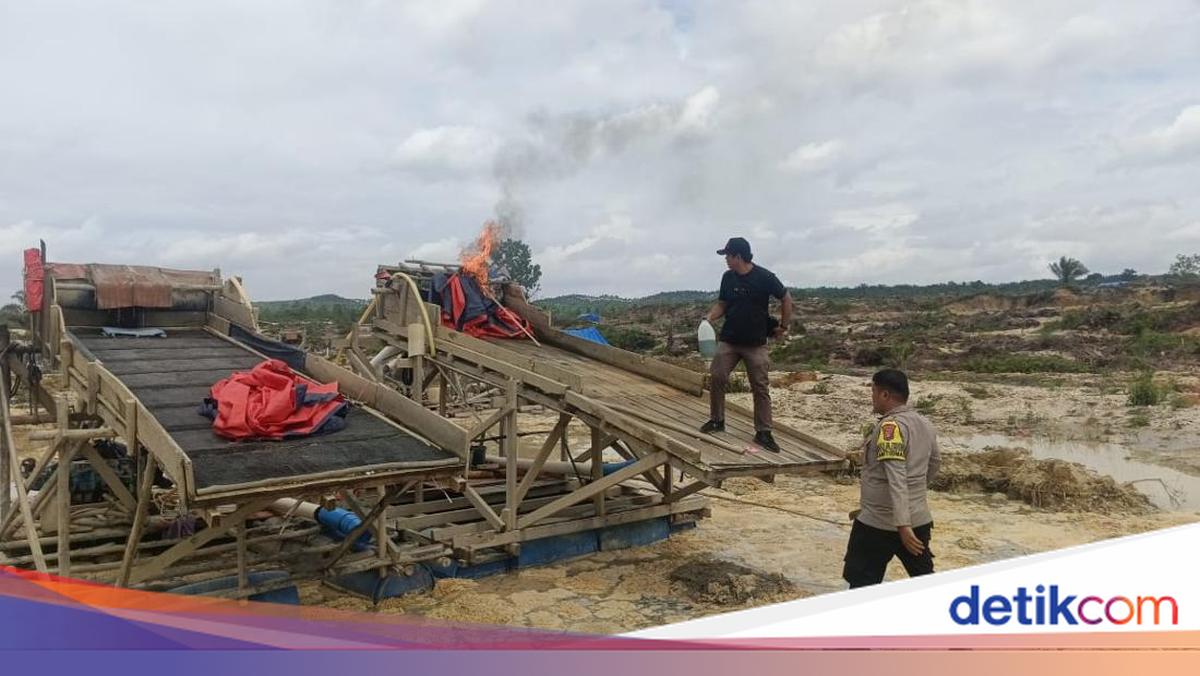 Polda Riau Bongkar Tambang Emas Ilegal di Kuansing, 15 Rakit Dimusnahkan