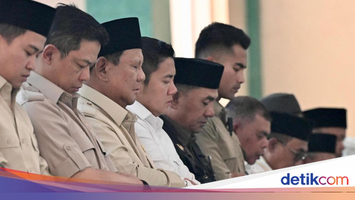 Momen Prabowo Salat Jumat Bareng Pengungsi di Takengon Aceh