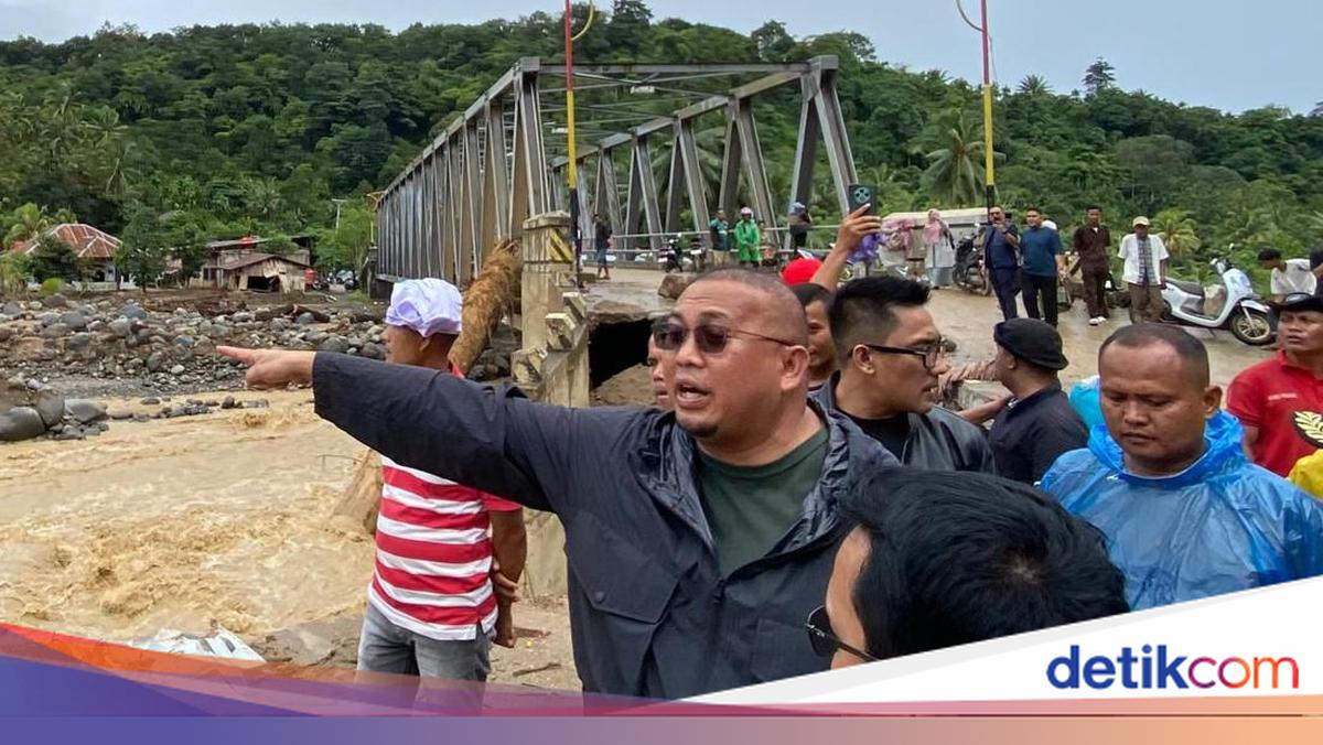 Andre Rosiade Cek Perbaikan Jalan-Jembatan Pauh Padang Usai Banjir