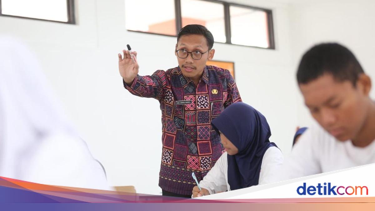 Kisah Perjuangan Asraf Taklukkan Tantangan Mengajar di Sekolah Rakyat
