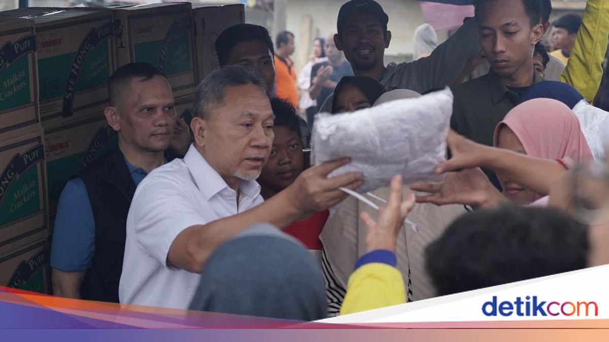 Menko Zulhas Tinjau SPPG yang Beralih Jadi Dapur Umum di Aceh, Beri Semangat