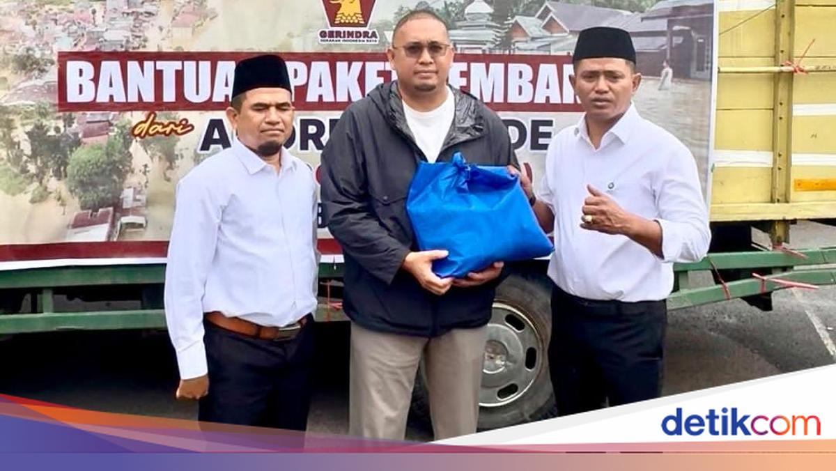 Andre Rosiade Serahkan 5.000 Paket Sembako ke Korban Banjir di Solok