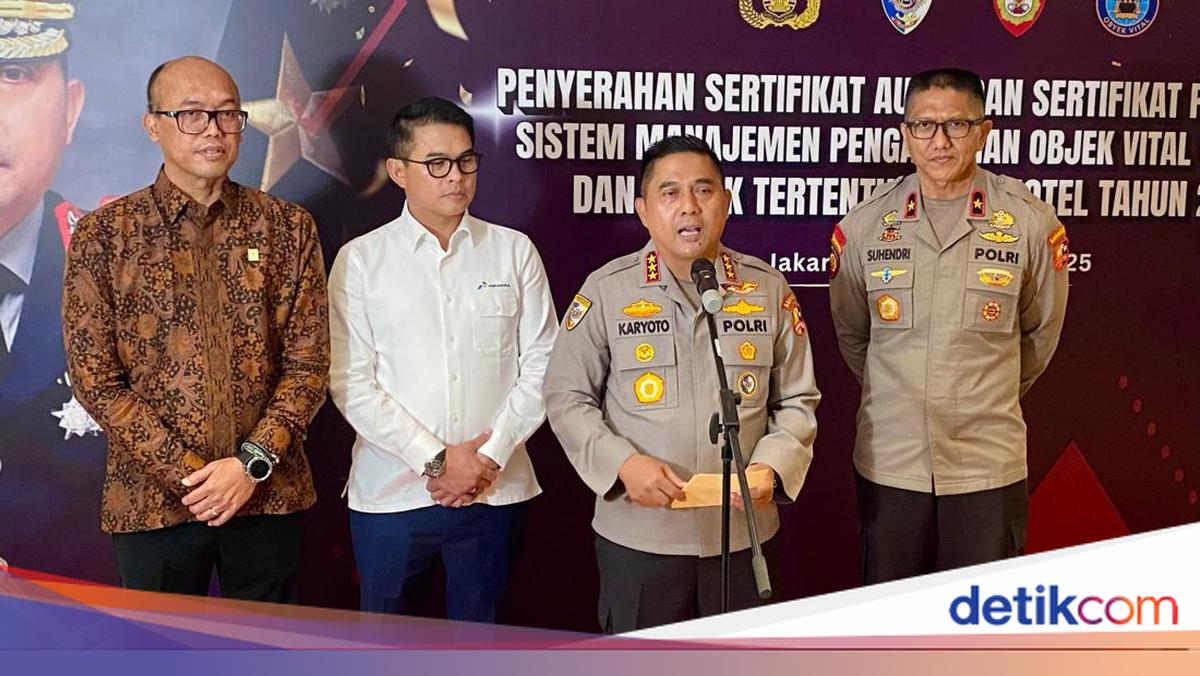 Polri Serahkan Sertifikat Audit Sistem Pengamanan Objek Vital Nasional 2025
